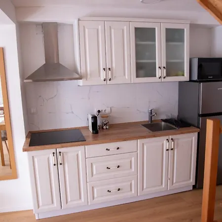 Leo I Nina Apartment *