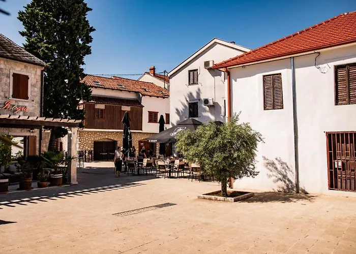 アパート Leo I Nina トレビニエ